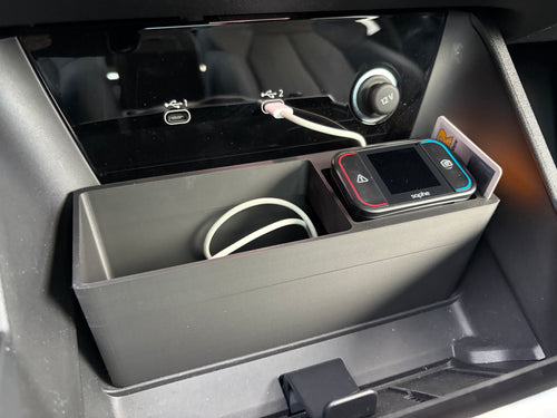 Frontkonsol-organizer til Audi A6 e-tron | Kabelgennemføring | Flere valgmuligheder