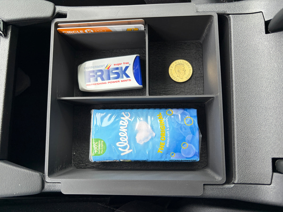 Midterkonsol-organizer til Audi Q6 e-tron | Under armlæn