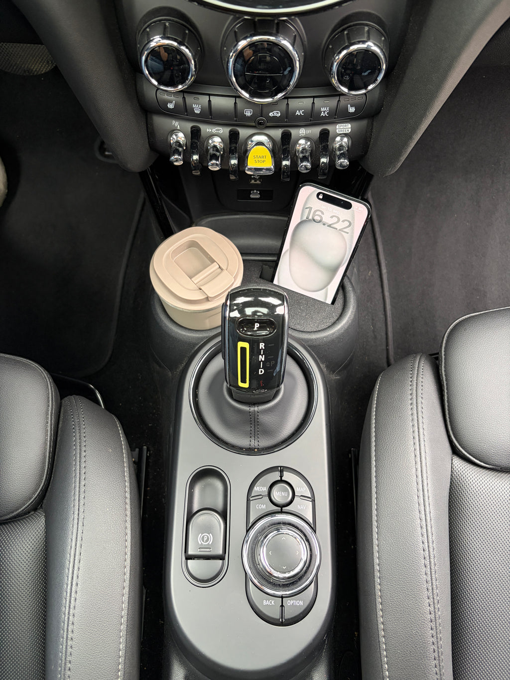 Telefonholder til MINI Cooper | Praktisk mobilholder til bilen