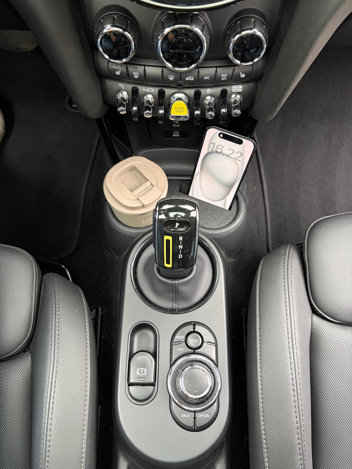 Telefonholder til MINI Cooper | Praktisk mobilholder til bilen
