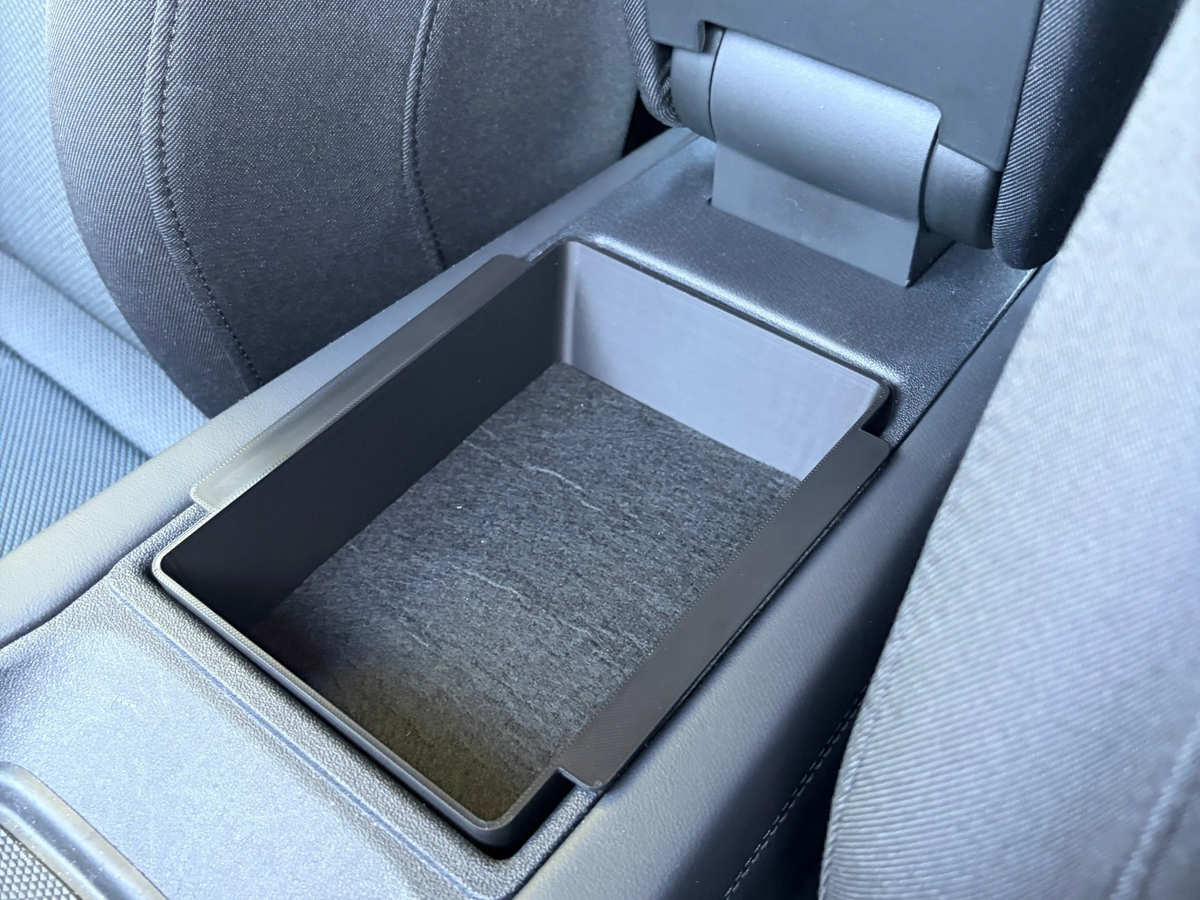 Midterkonsol-organizer til Audi Q4 e-tron | Under armlæn | Opdelt